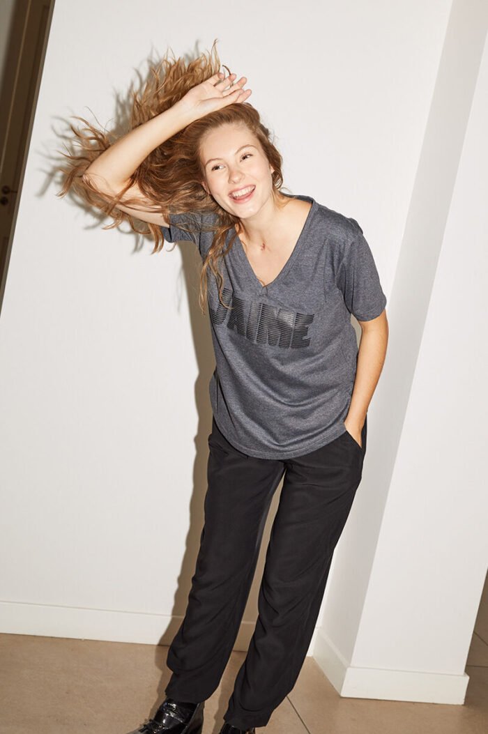 REMERA AMAR MC JERSEY MELANGE GRIS OSCURO estampada