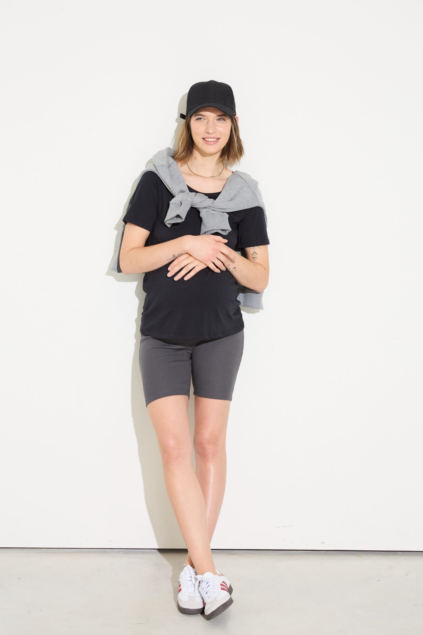 PACK #3 REMERA LOIRA negro + CALZA gris - Imagen 6